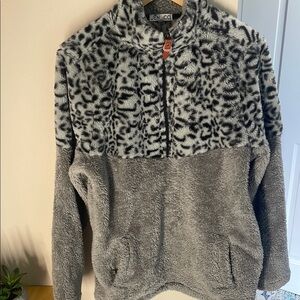 Jen & Co. leopard print pullover